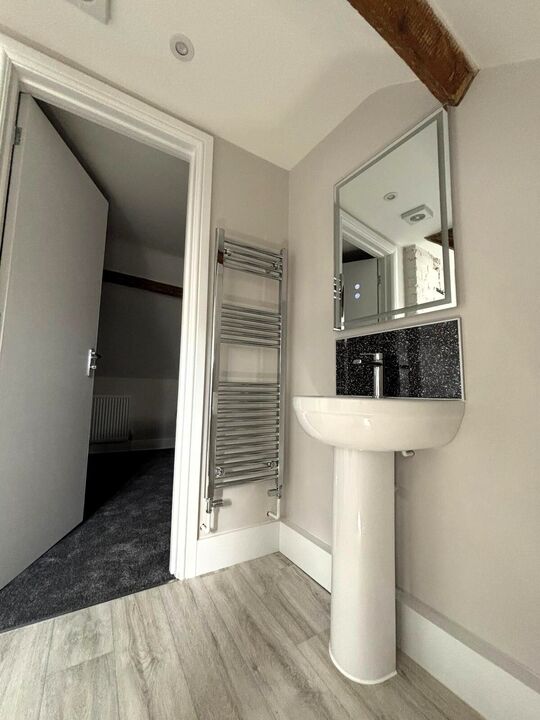 17a 2e1e35be-c65c-4b7b-b5f1-96eaff457aff.jpeg